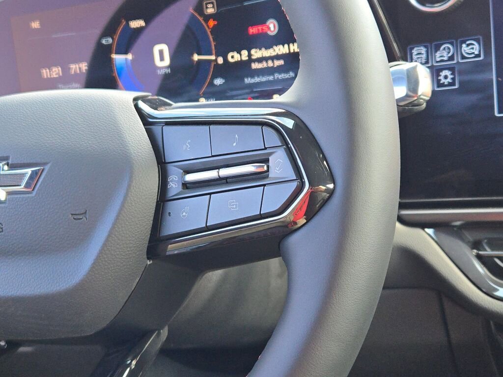 2025 Chevrolet Equinox EV RS - Photo 31