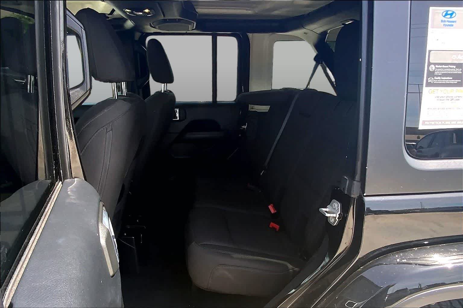 Used 2019 Black Clearcoat Jeep Sahara image 21