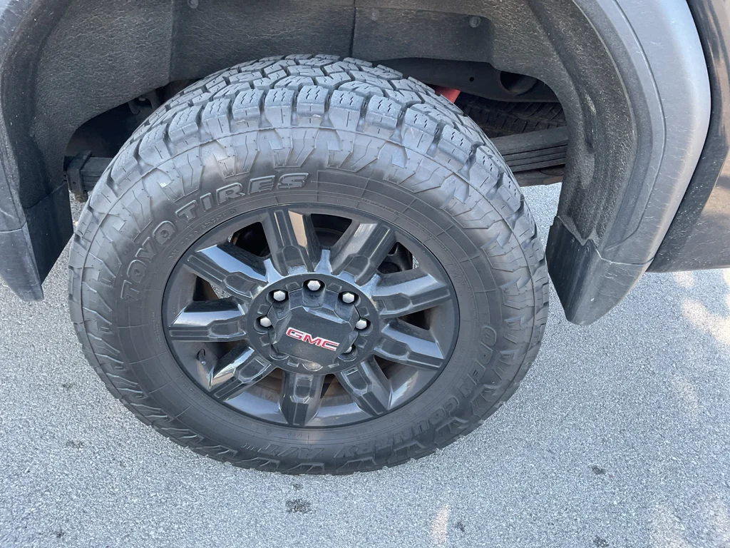 Used 2025 Onyx Black GMC AT4 image 6