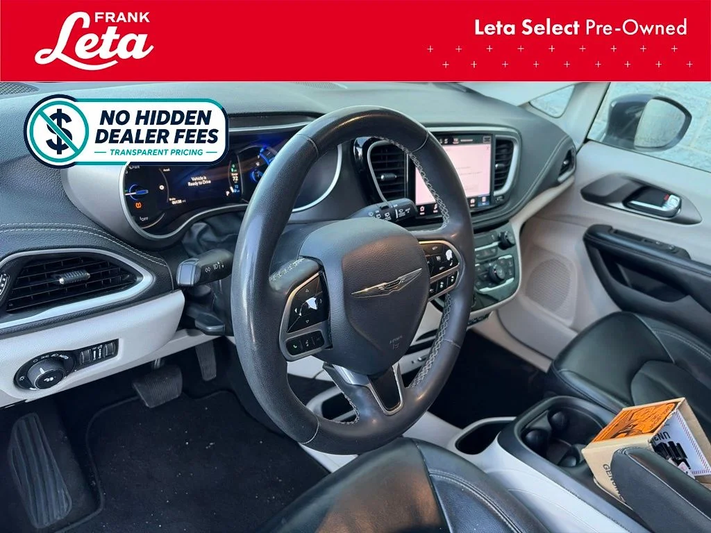 Used 2022 White Chrysler Touring L image 9