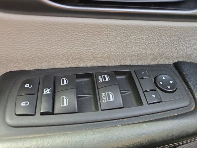 Used 2022 Black Chrysler Touring L image 29