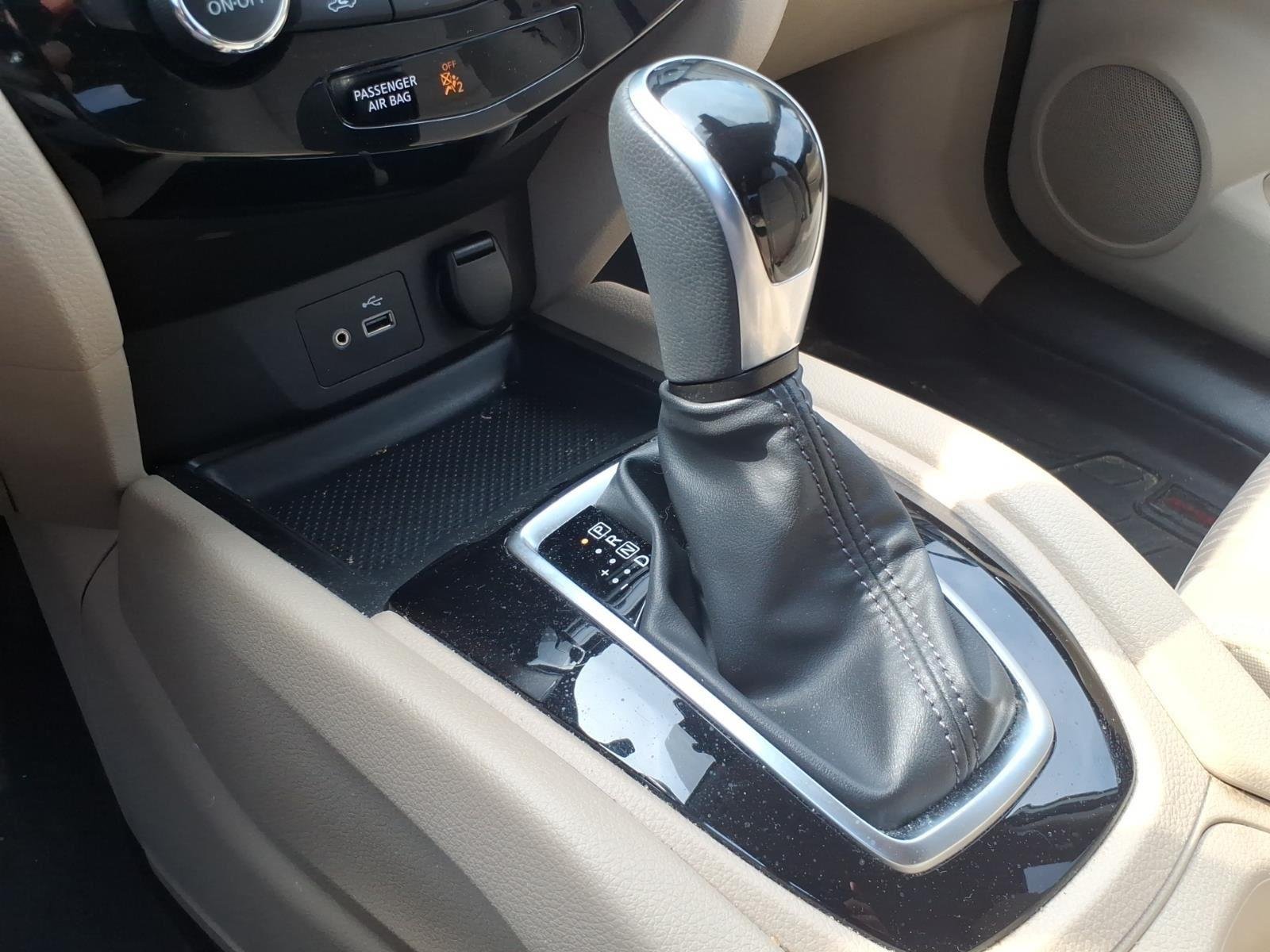Used 2020 Pearl White Tricoat Nissan SV image 18