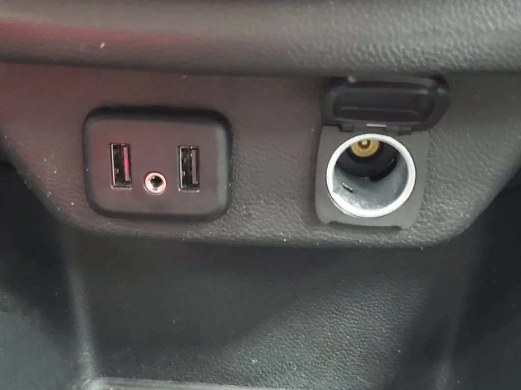 Used 2020 SUMMIT WHITE Chevrolet LT Cloth image 18
