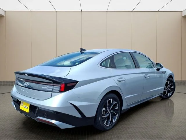 Used 2024 Silver Hyundai SEL image 8