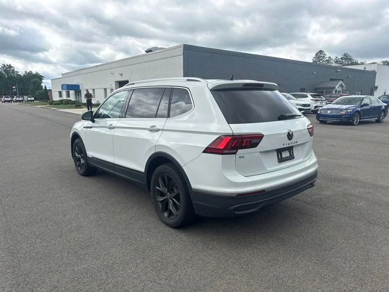 Used 2024  Volkswagen 2.0T SE image 8