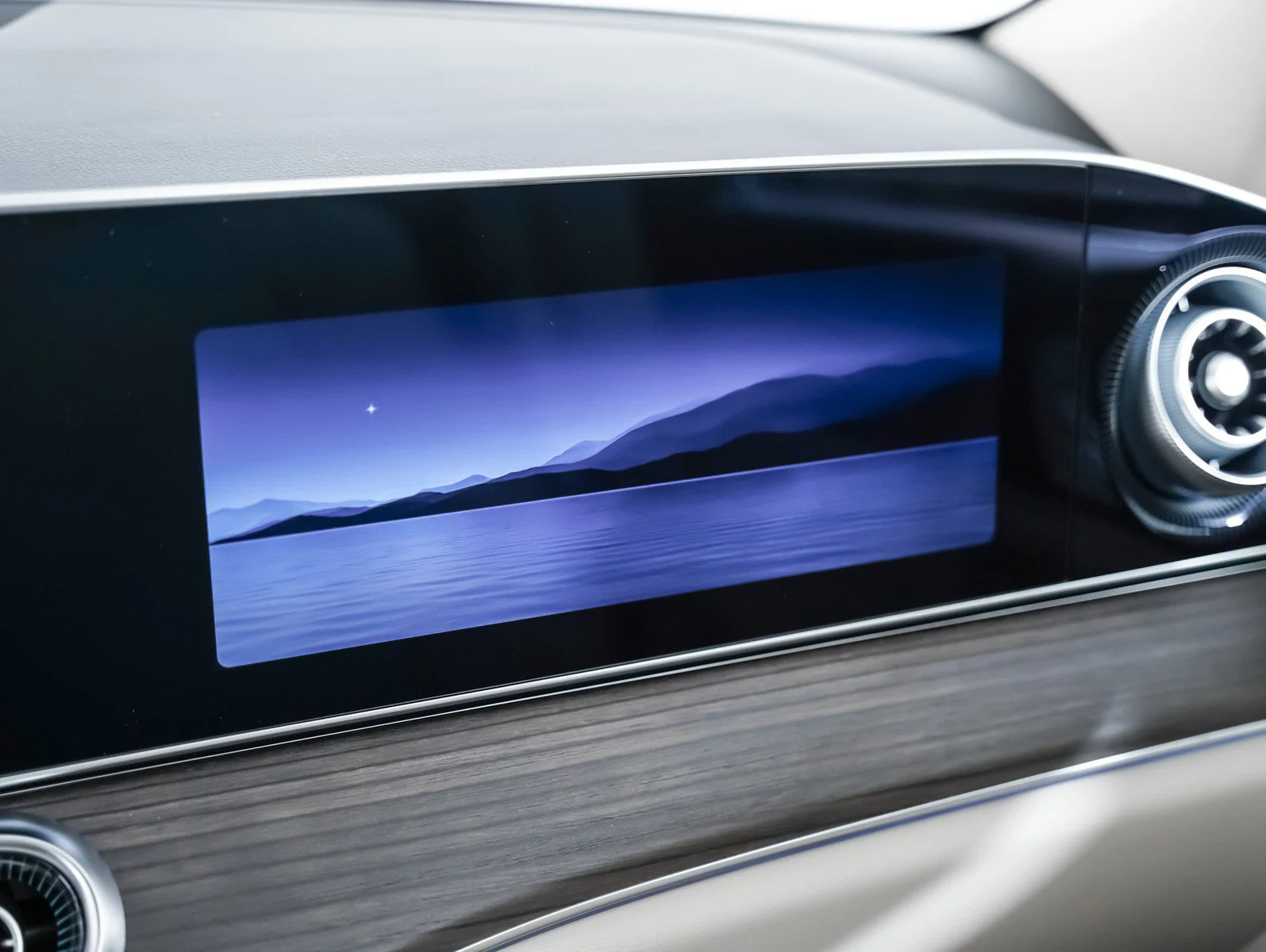New 2027 Twilight Blue Metallic Mercedes-Benz 4MATIC® image 20