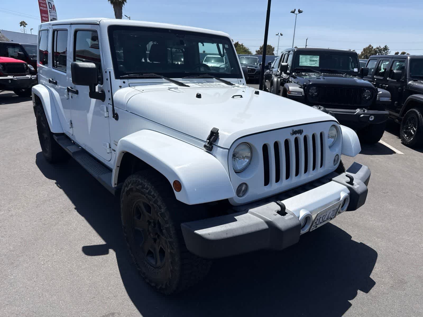 Used 2014 Bright White Clearcoat Jeep Sahara image 7
