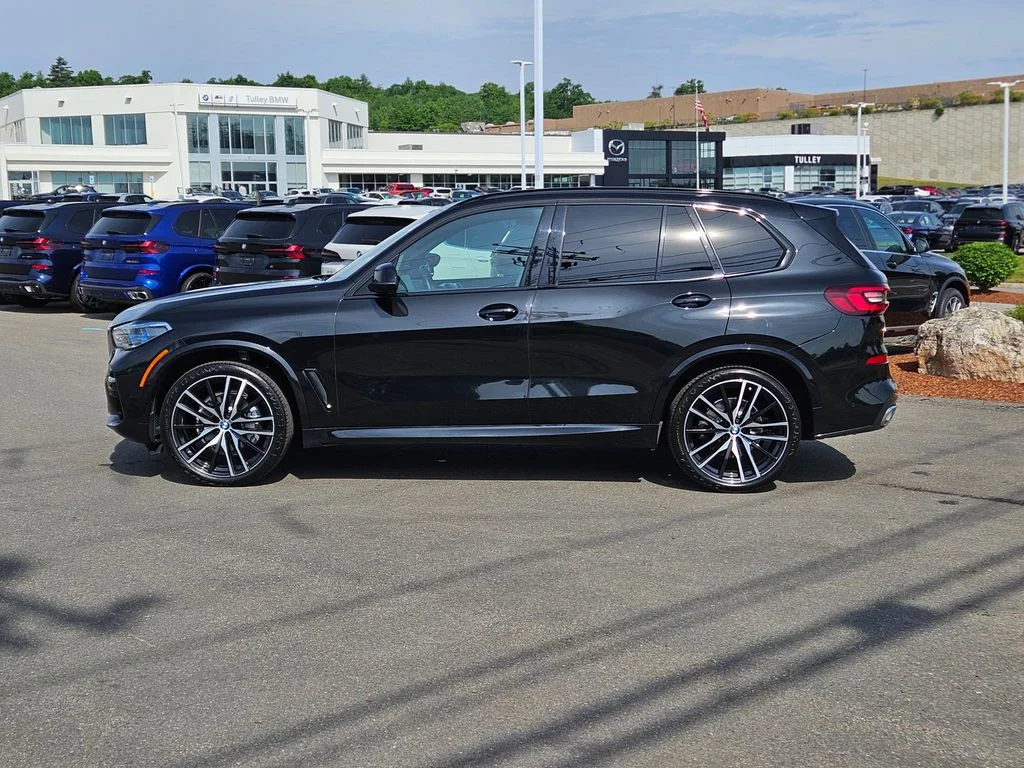 Certified Used 2022 Black Sapphire Metallic BMW xDrive40i image 4