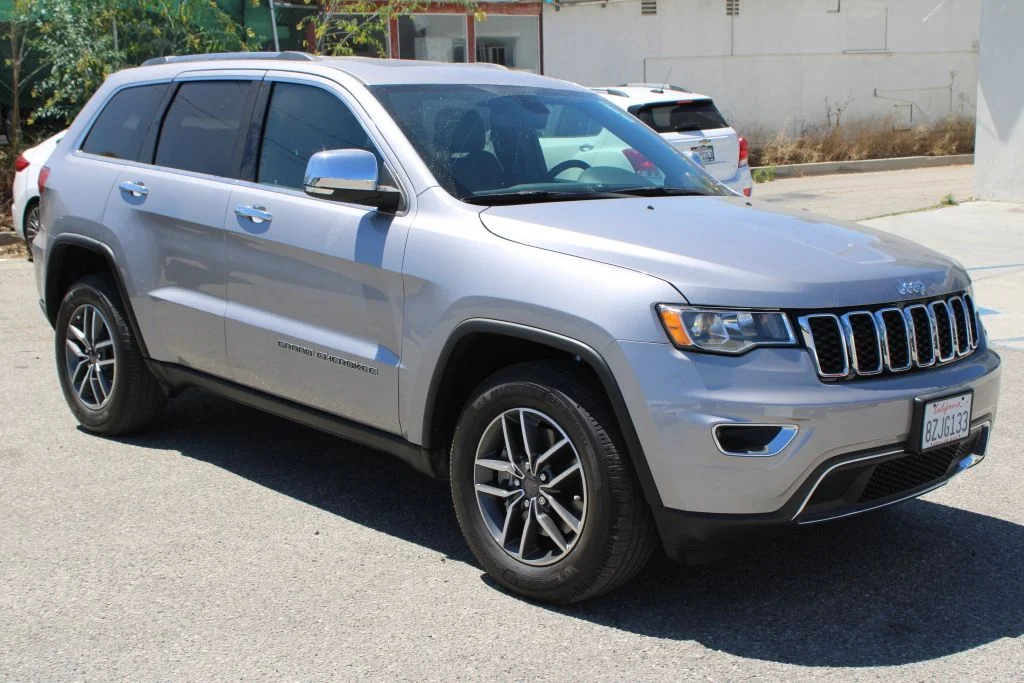 Used 2021 Silver Jeep Limited image 3
