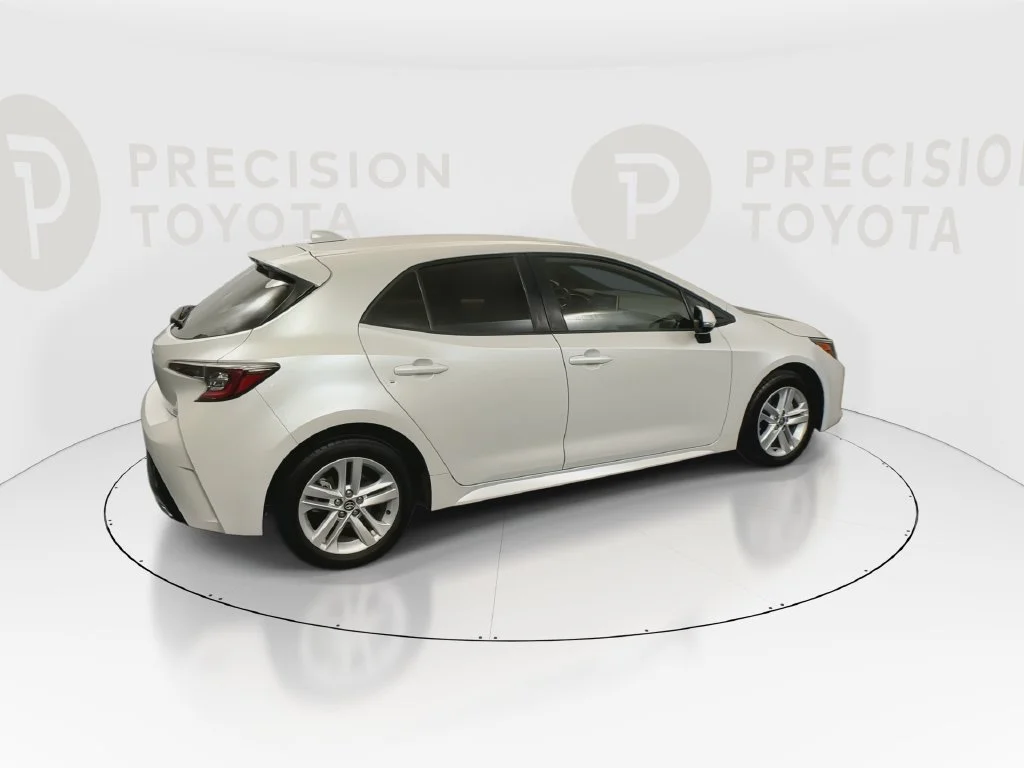 Used 2021 Wind Chill Pearl Toyota SE image 22