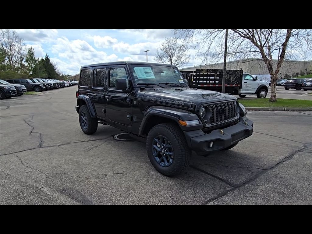 New 2026 Black Clear-Coat Exterior Paint Jeep 85th Anniversary Edition image 9