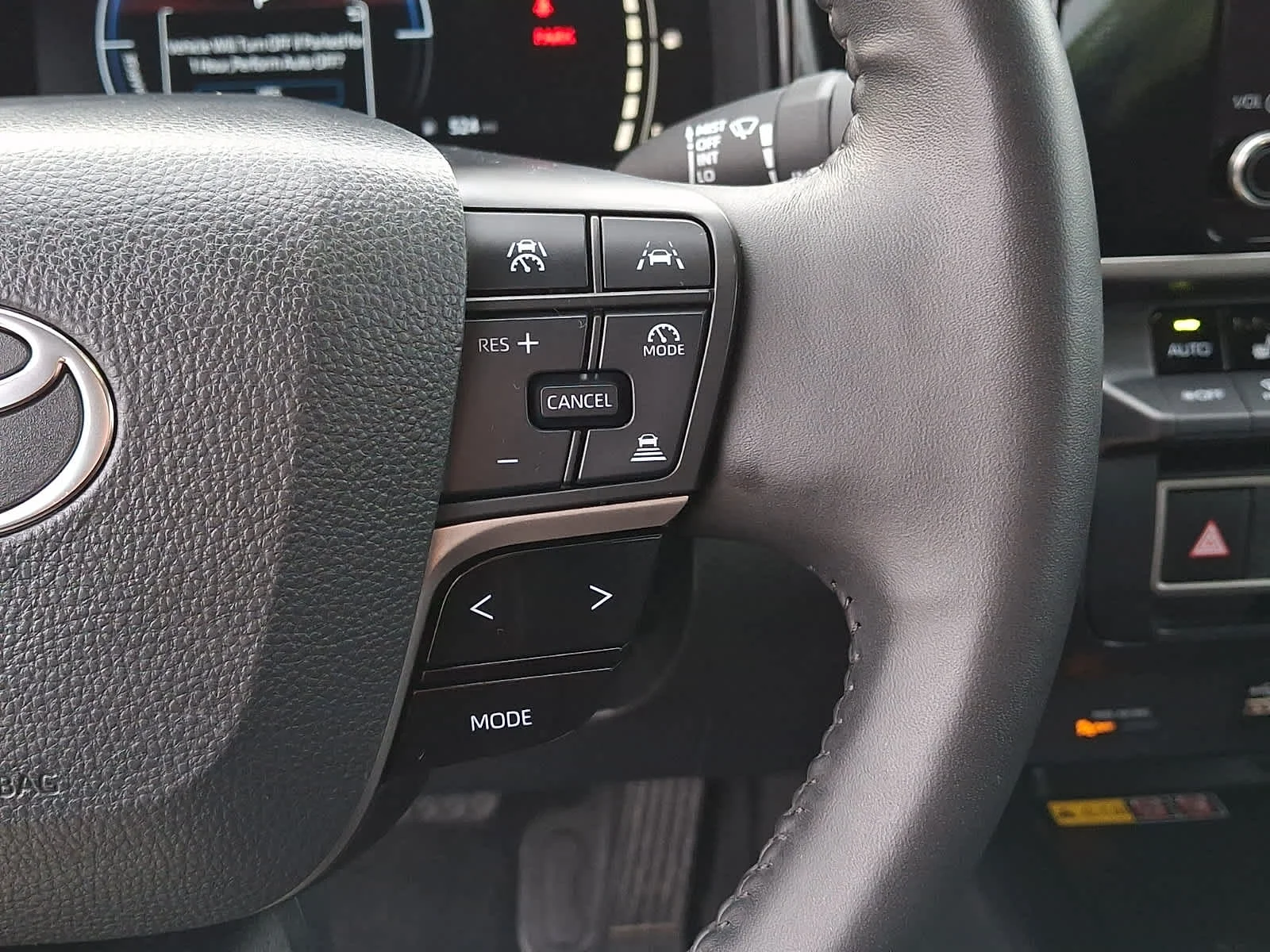 Used 2025 Ice Cap Toyota LE image 26