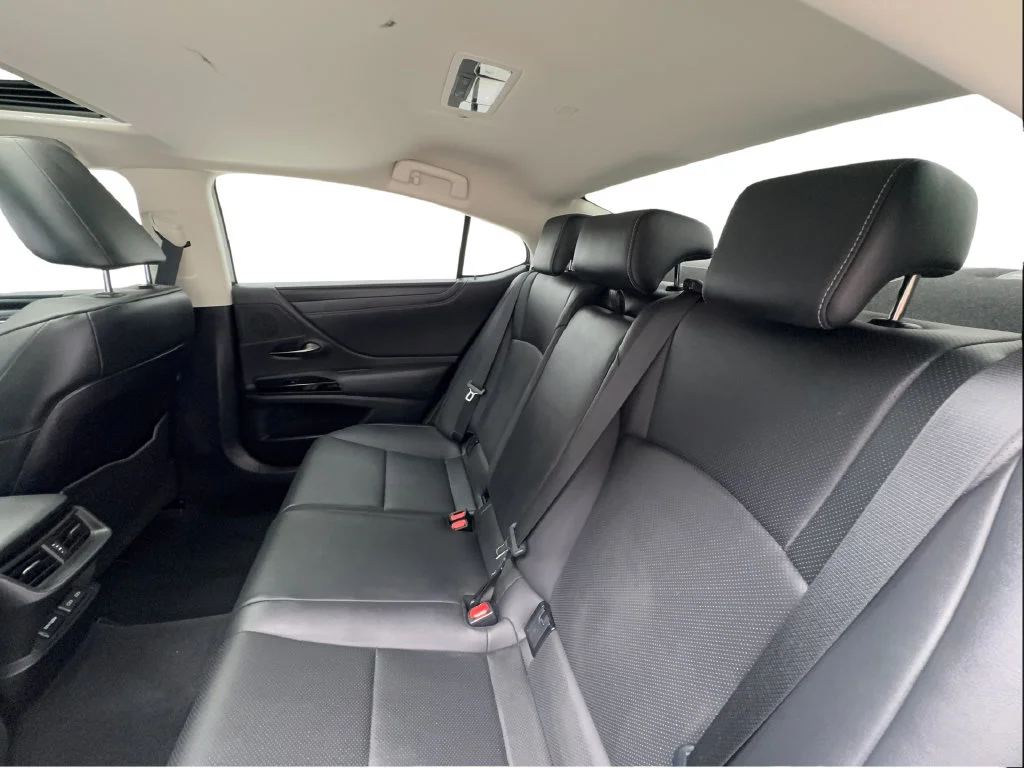 Used 2024 White Lexus 350 image 28