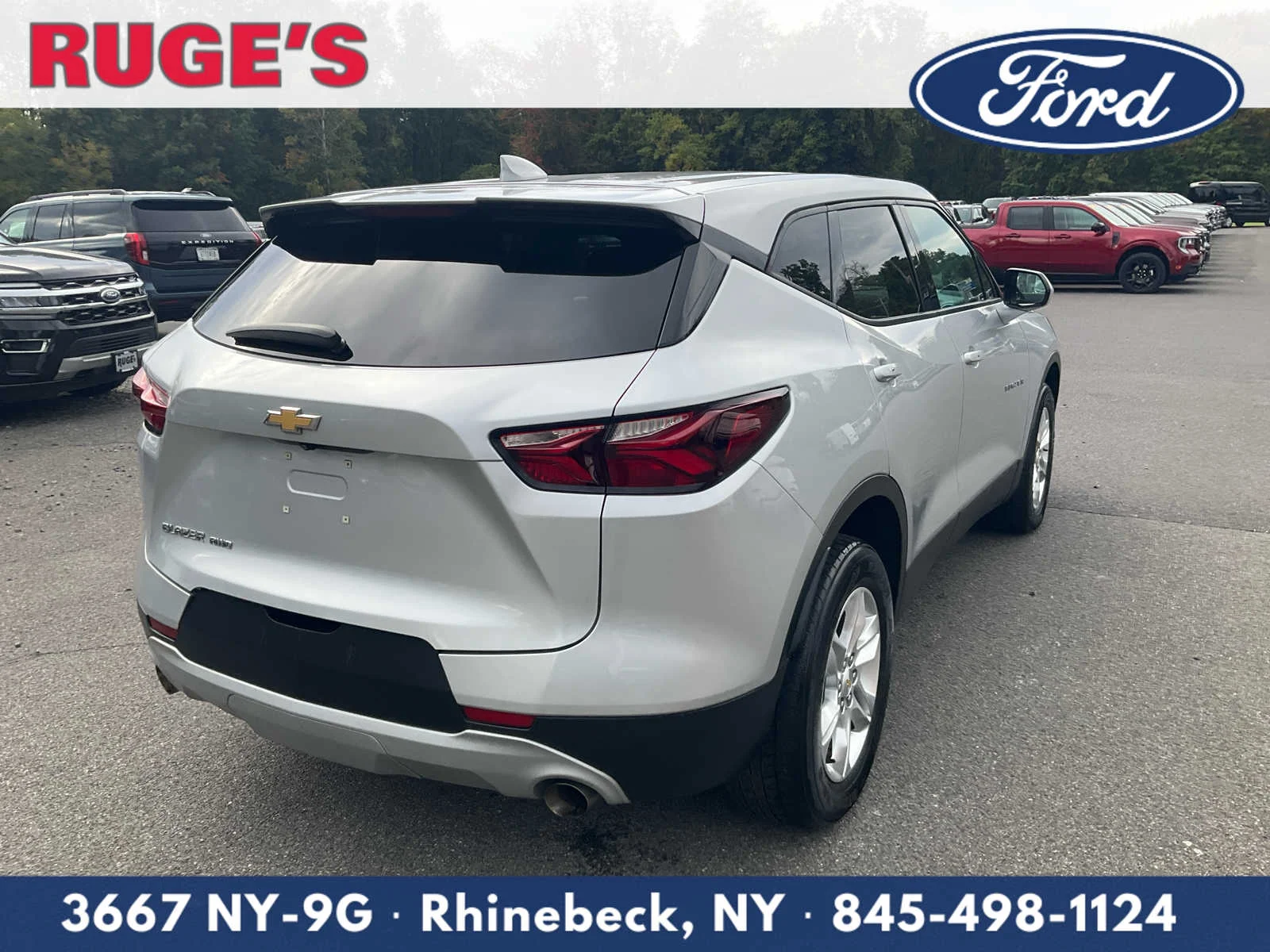 Used 2022 Silver Ice Metallic Chevrolet LT image 3