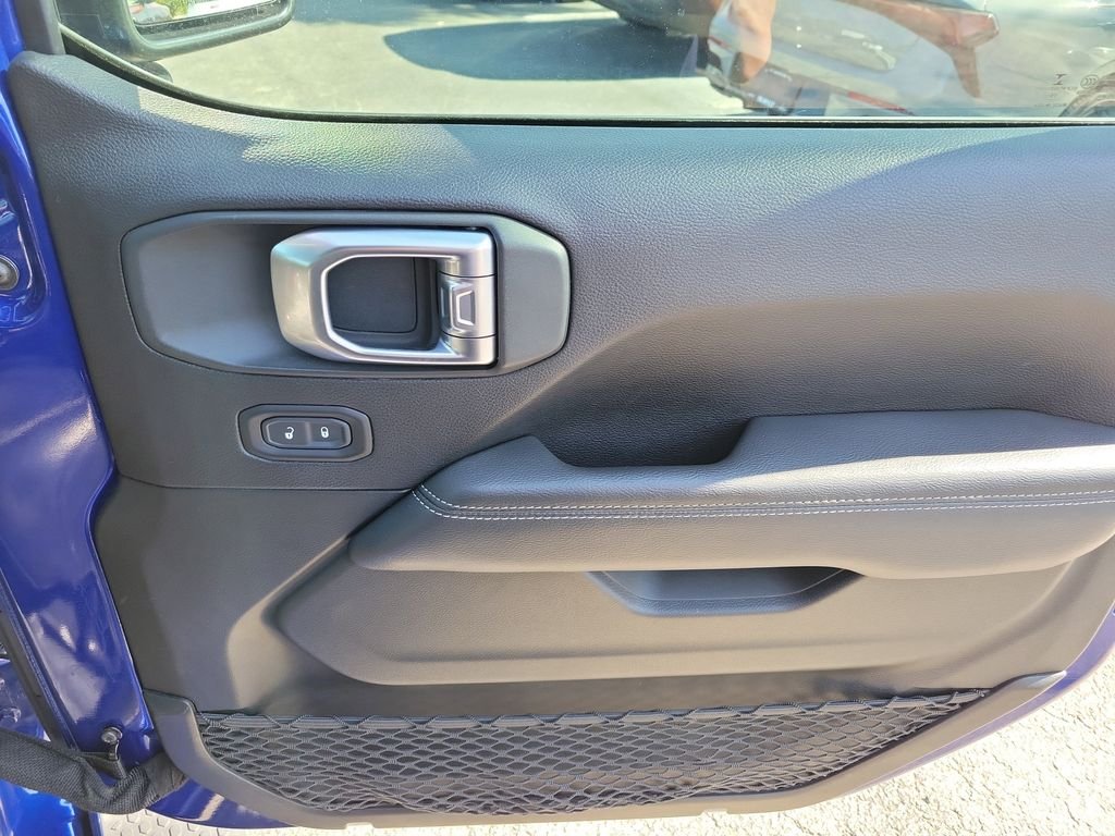 Used 2020 Blue Jeep Unlimited Sahara image 10