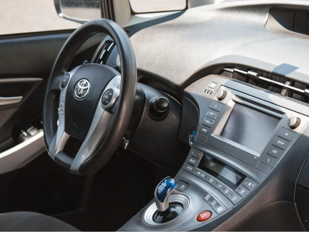 Used 2012 White Toyota One image 25