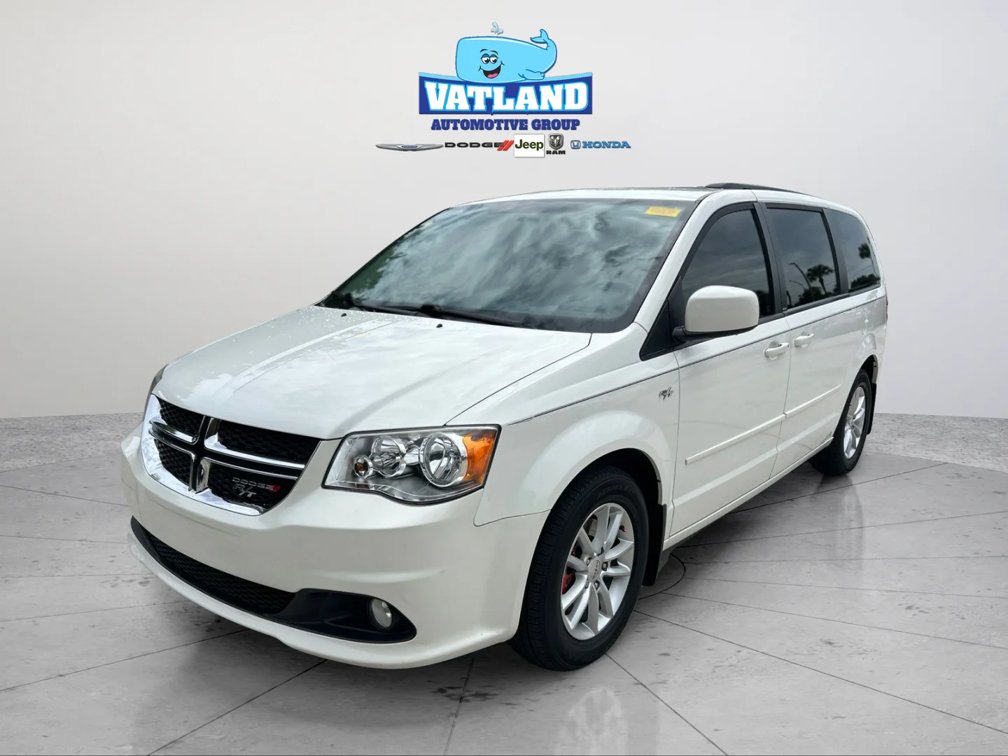 Used 2013 Stone White Dodge SXT image 1