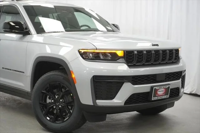 New 2026 Silver Zynith Exterior Paint Jeep Laredo image 3