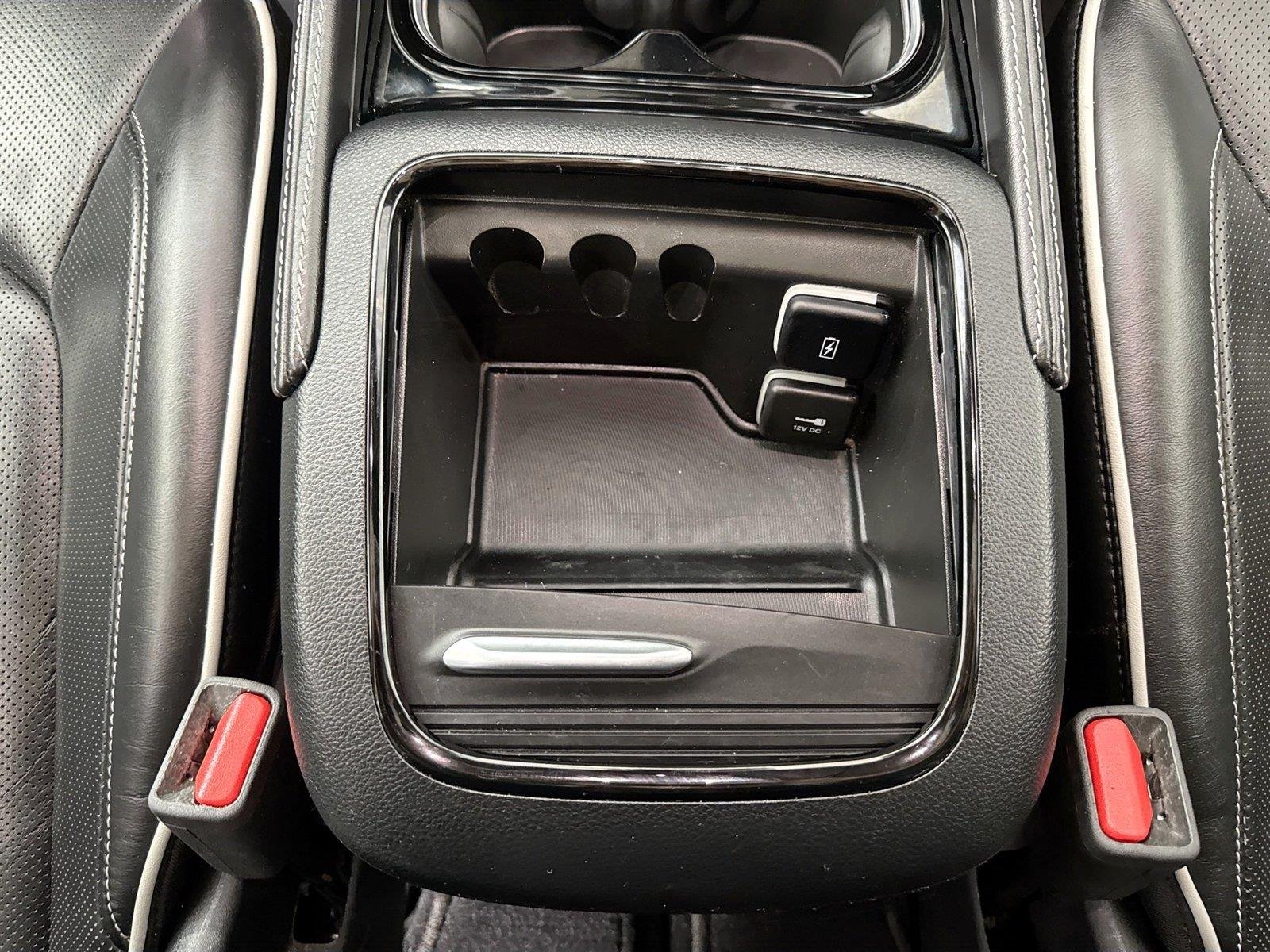 Used 2025 Diamond Black Crystal Pearlcoat Chrysler Limited image 37