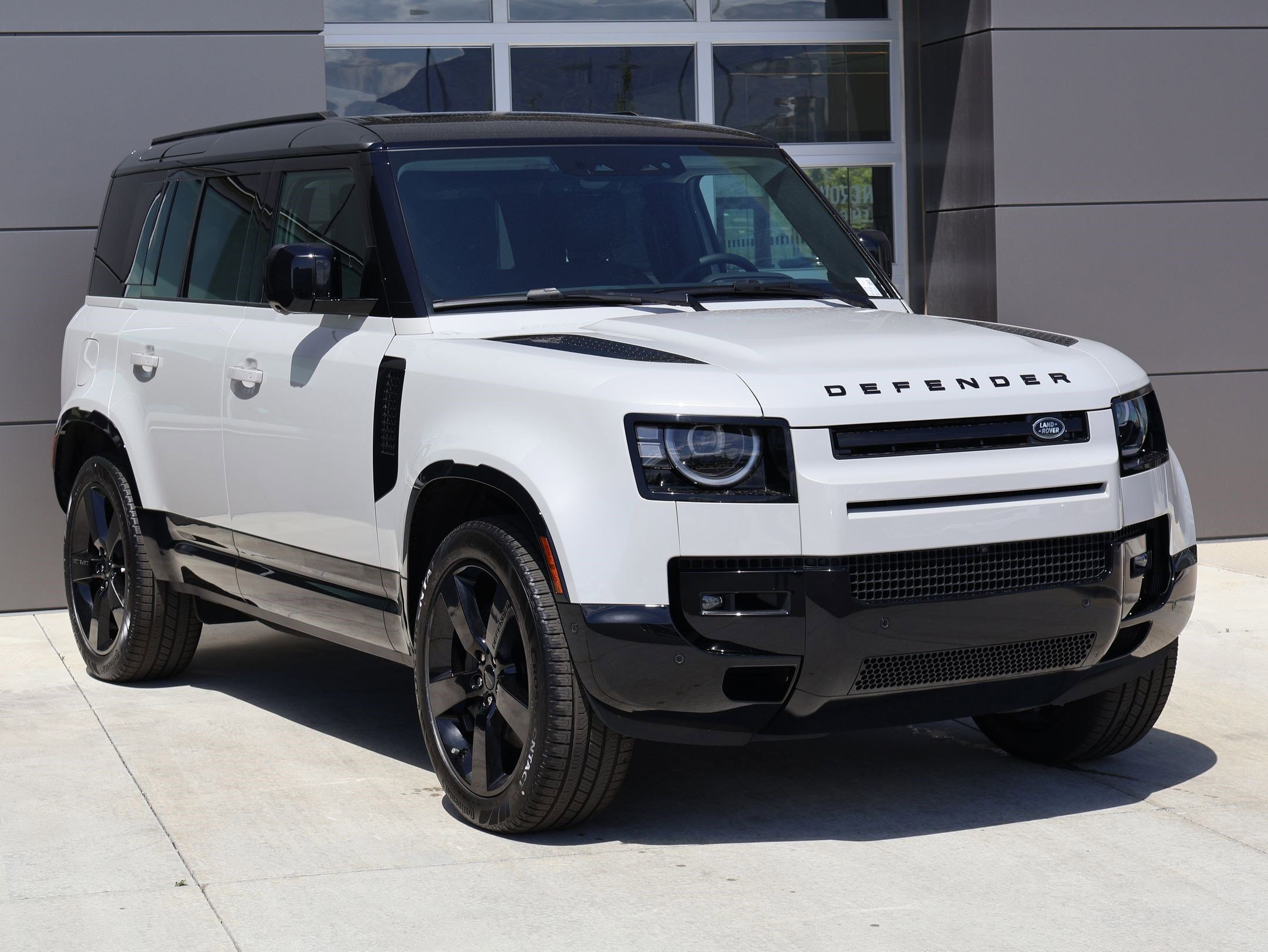 New 2026 Borasco Grey LAND ROVER P400 X-Dynamic SE image 3