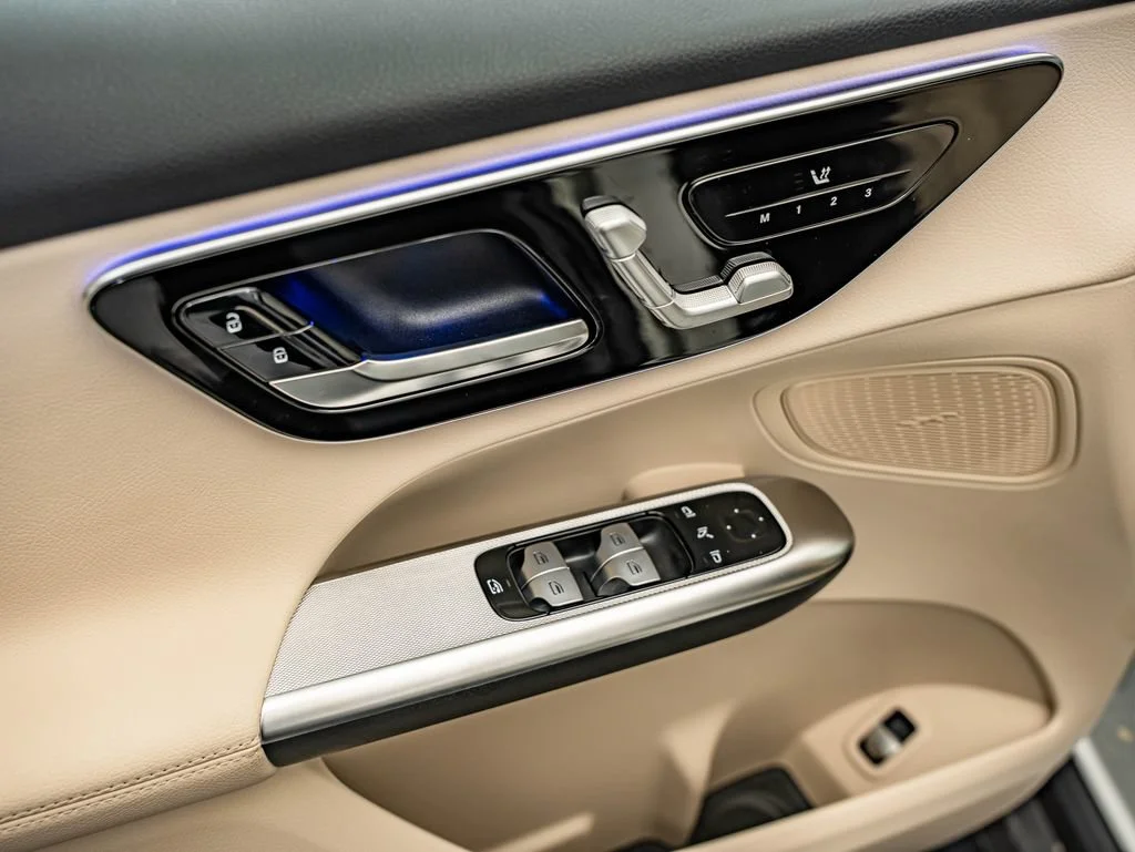 New 2027 Polar White Mercedes-Benz GLC 300 image 17