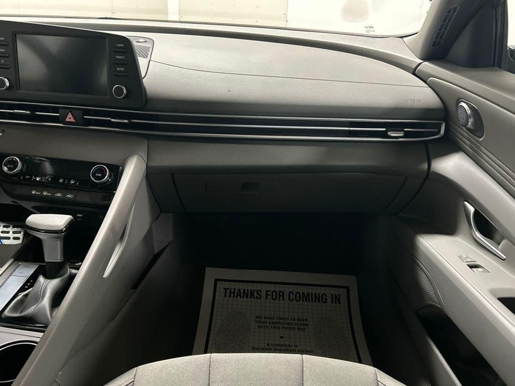2025 Hyundai Elantra SEL - Photo 20