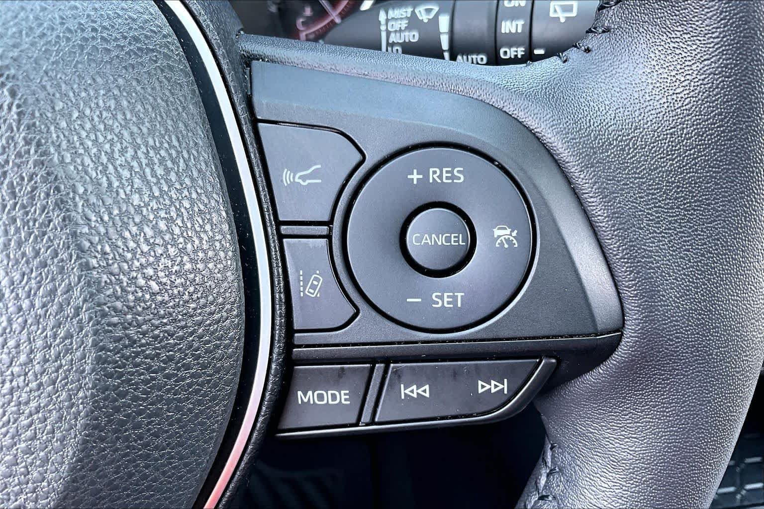 Used 2023 Wind Chill Pearl Toyota XLE Premium image 21