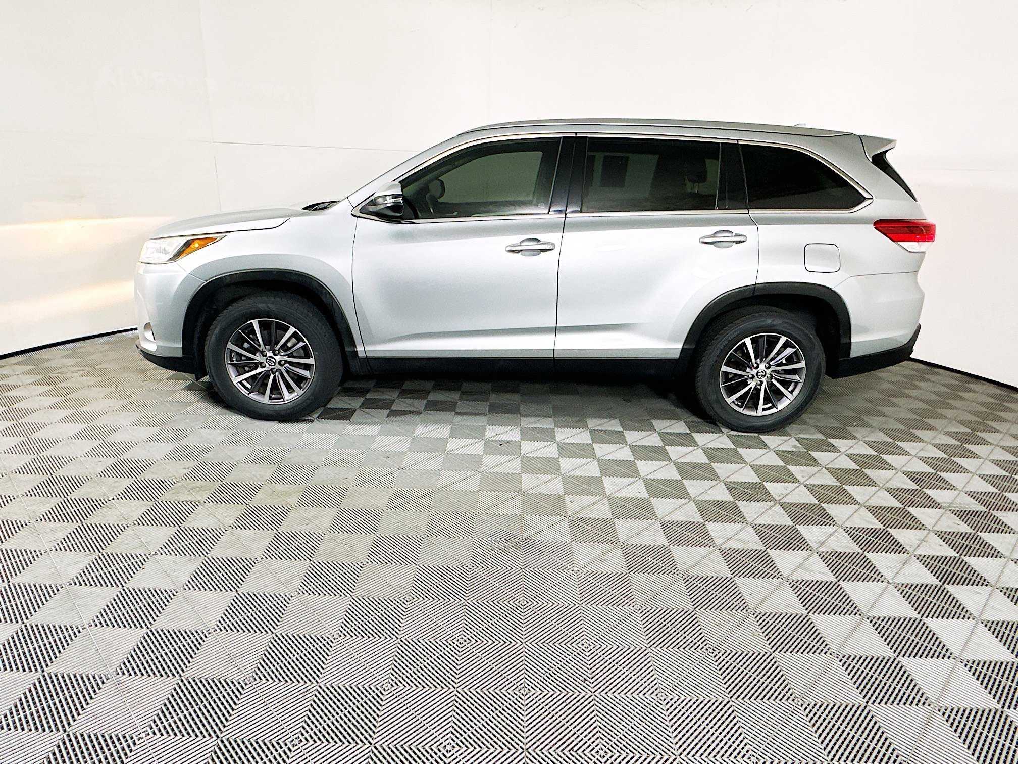 2019 Toyota Highlander thumbnail 8