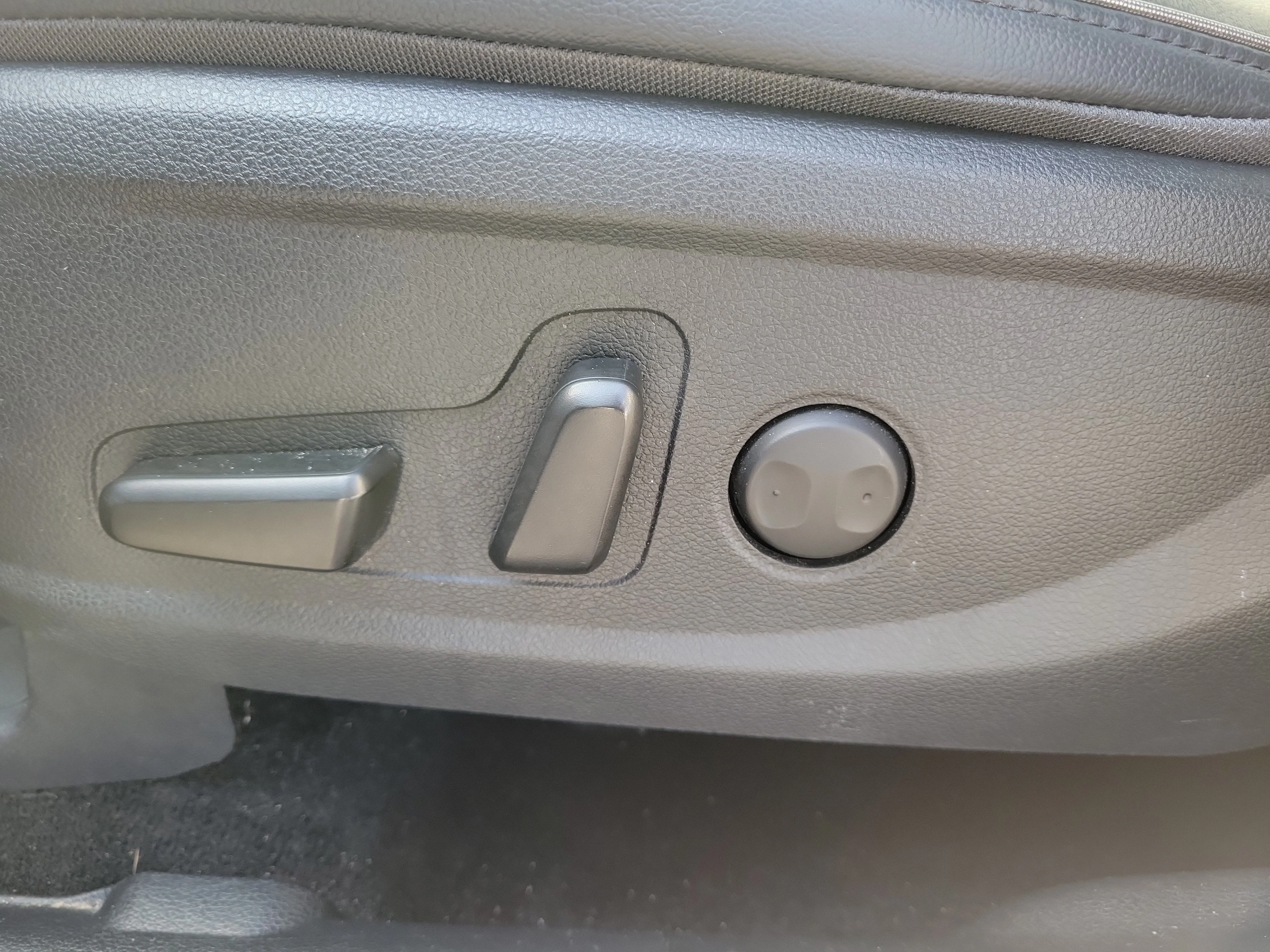 Used 2021 Shimmering Silver Hyundai SEL image 15