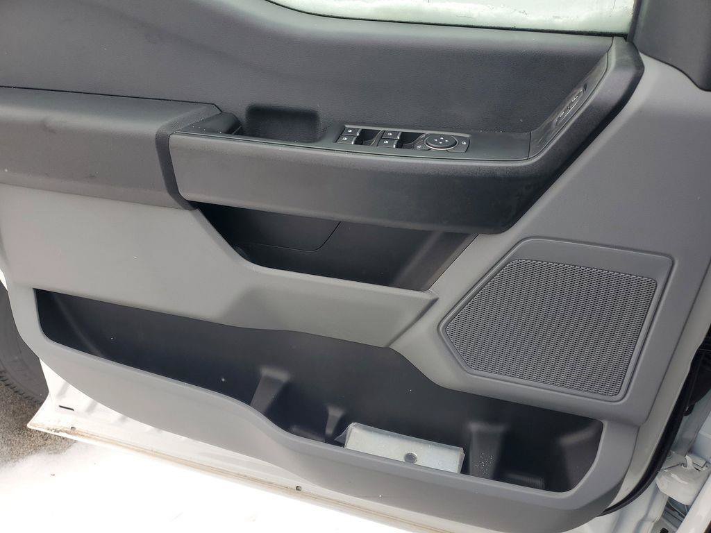 New 2025 Oxford White Ford F-350® XL image 9