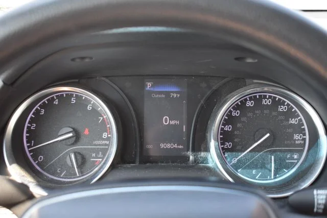 Used 2018 Silver Toyota LE image 21