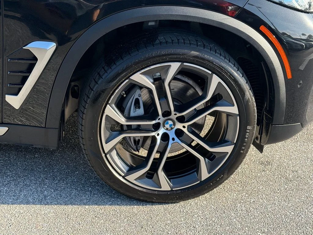 Used 2024 Black Sapphire Metallic BMW xDrive40i image 9
