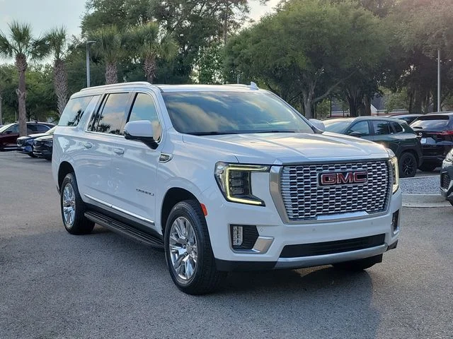 Used 2024 Summit White GMC Denali image 3
