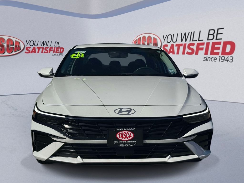 Used 2025 White Hyundai Limited image 2
