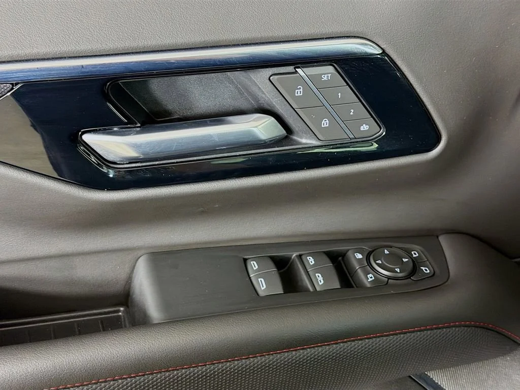 Used 2025 Cypress Gray Chevrolet RST image 18