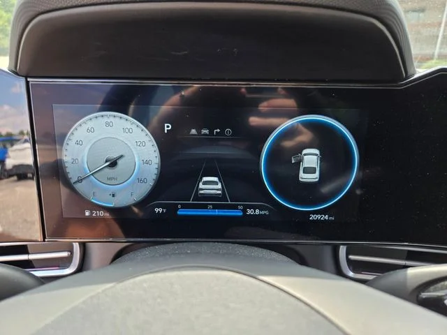 Used 2025 White Hyundai SEL Convenience image 33