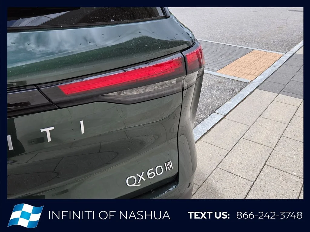 New 2027 DEEP EMERALD INFINITI Luxe AWD image 11