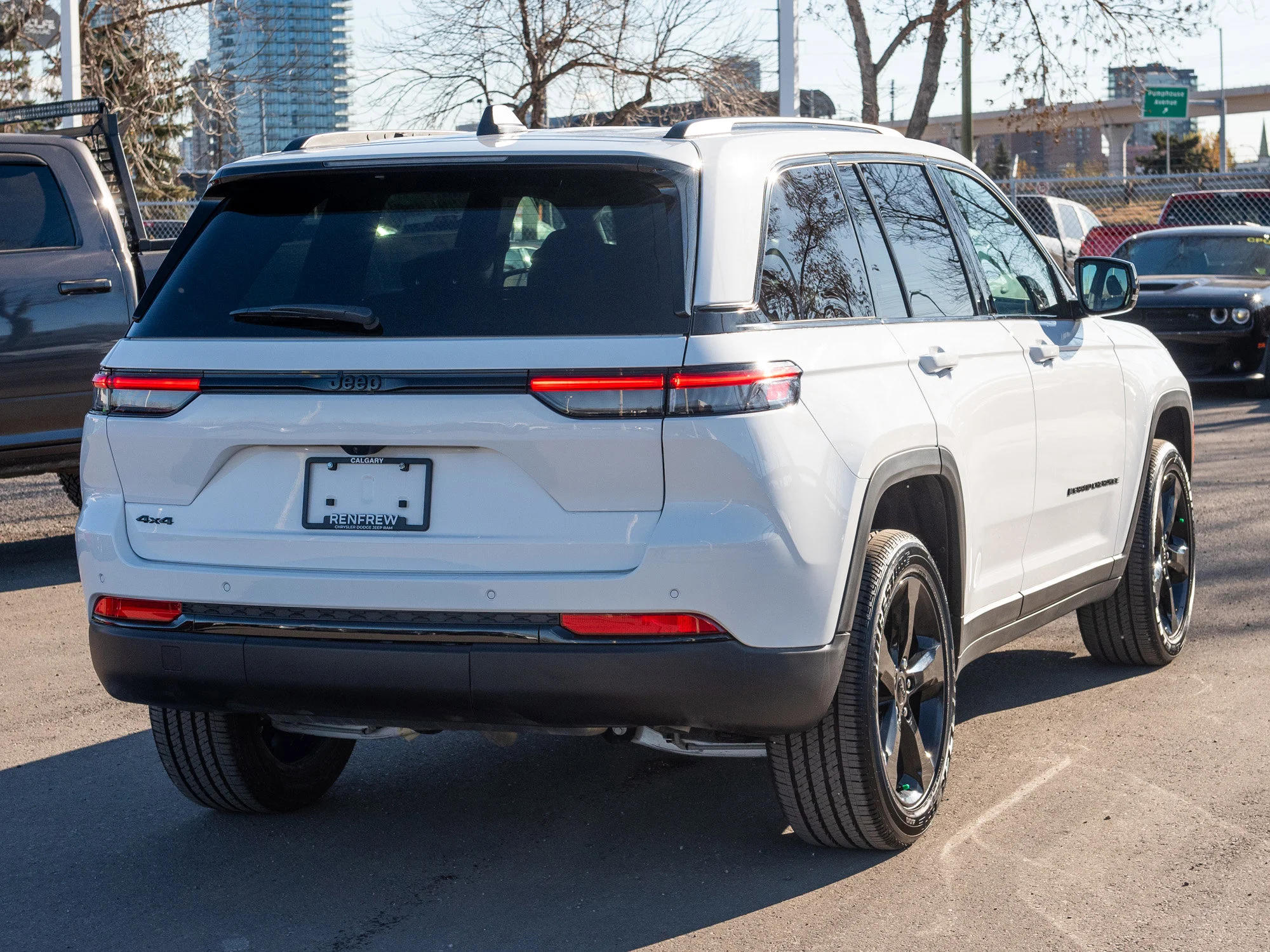 Certified Used 2025 White Jeep Altitude * Trailer Tow Package, Sunroof, Heated Seats, No Accidents image 14