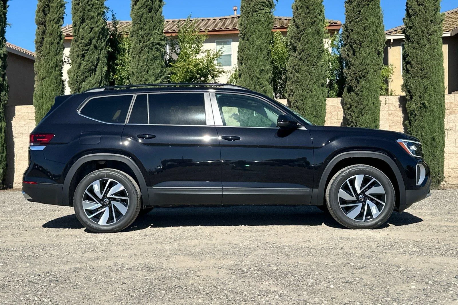 New 2026 Deep Black Pearl Volkswagen 2.0T SE w/Technology image 3