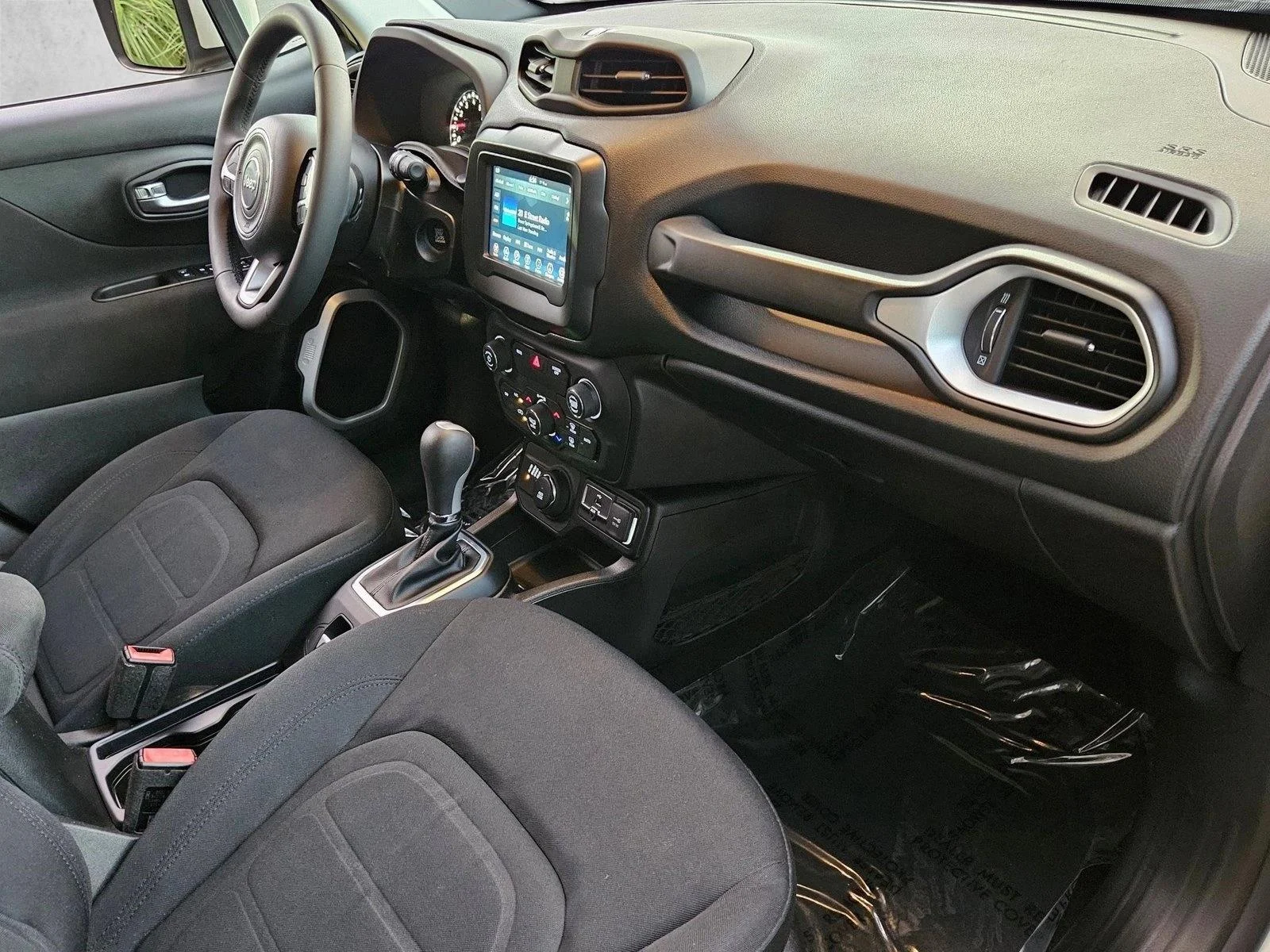 Used 2019 Alpine White Clearcoat Jeep Latitude image 20