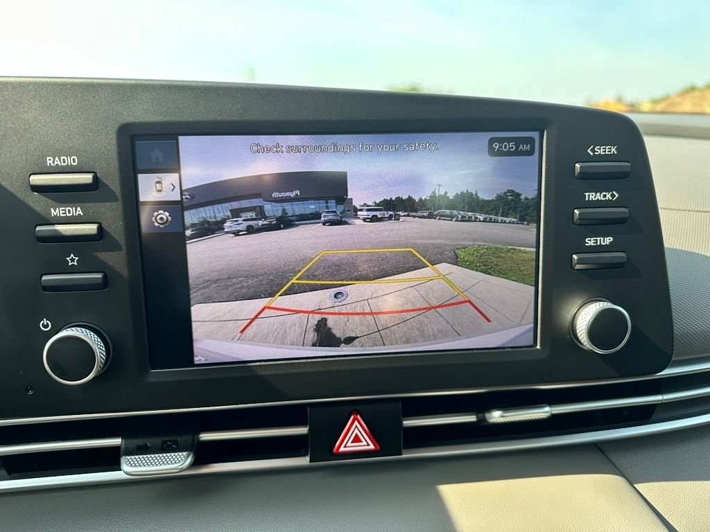 Used 2024 White Hyundai SE image 18