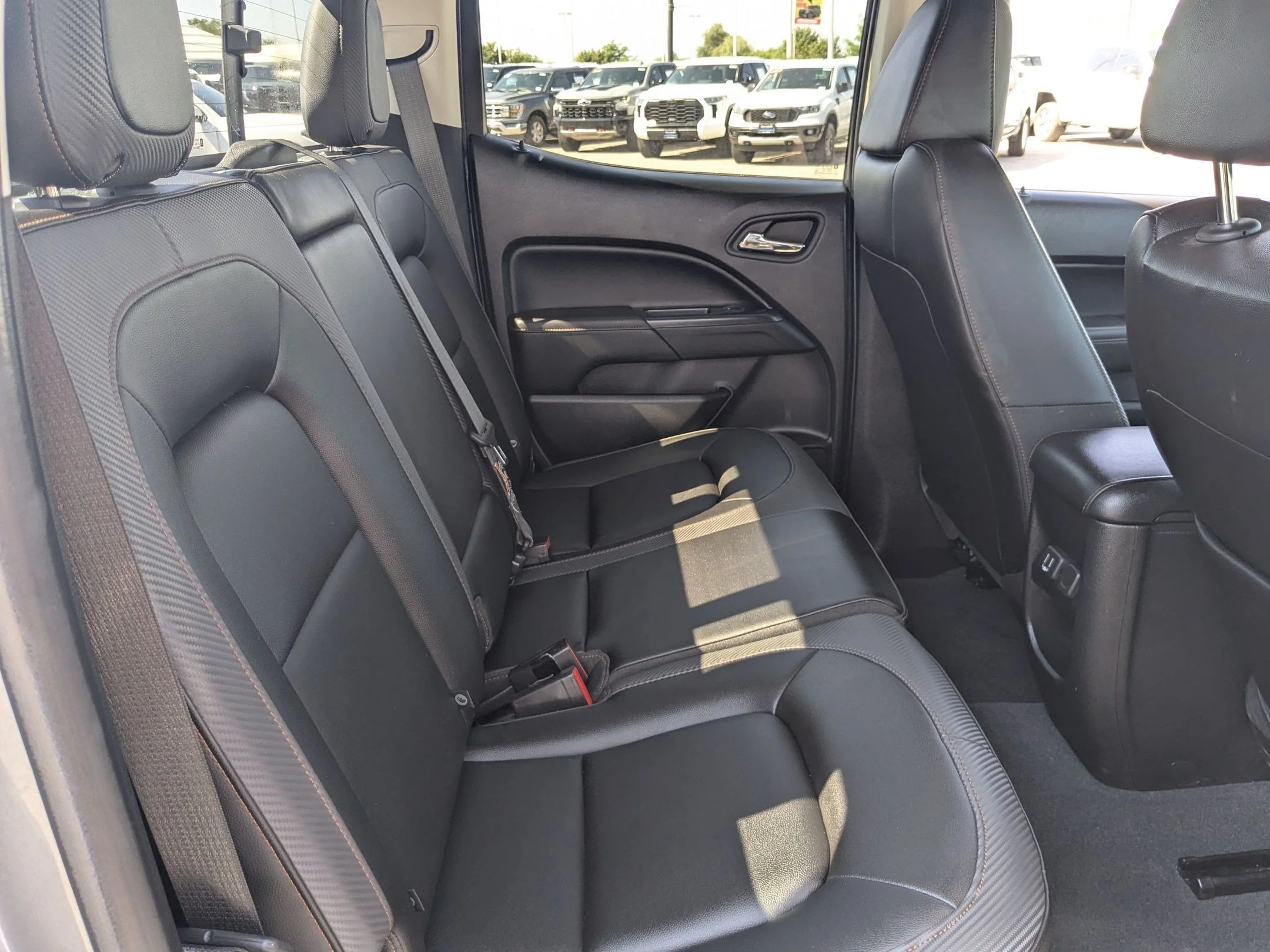 Used 2021 Satin Steel Metallic GMC 4WD AT4 w/Leather image 30
