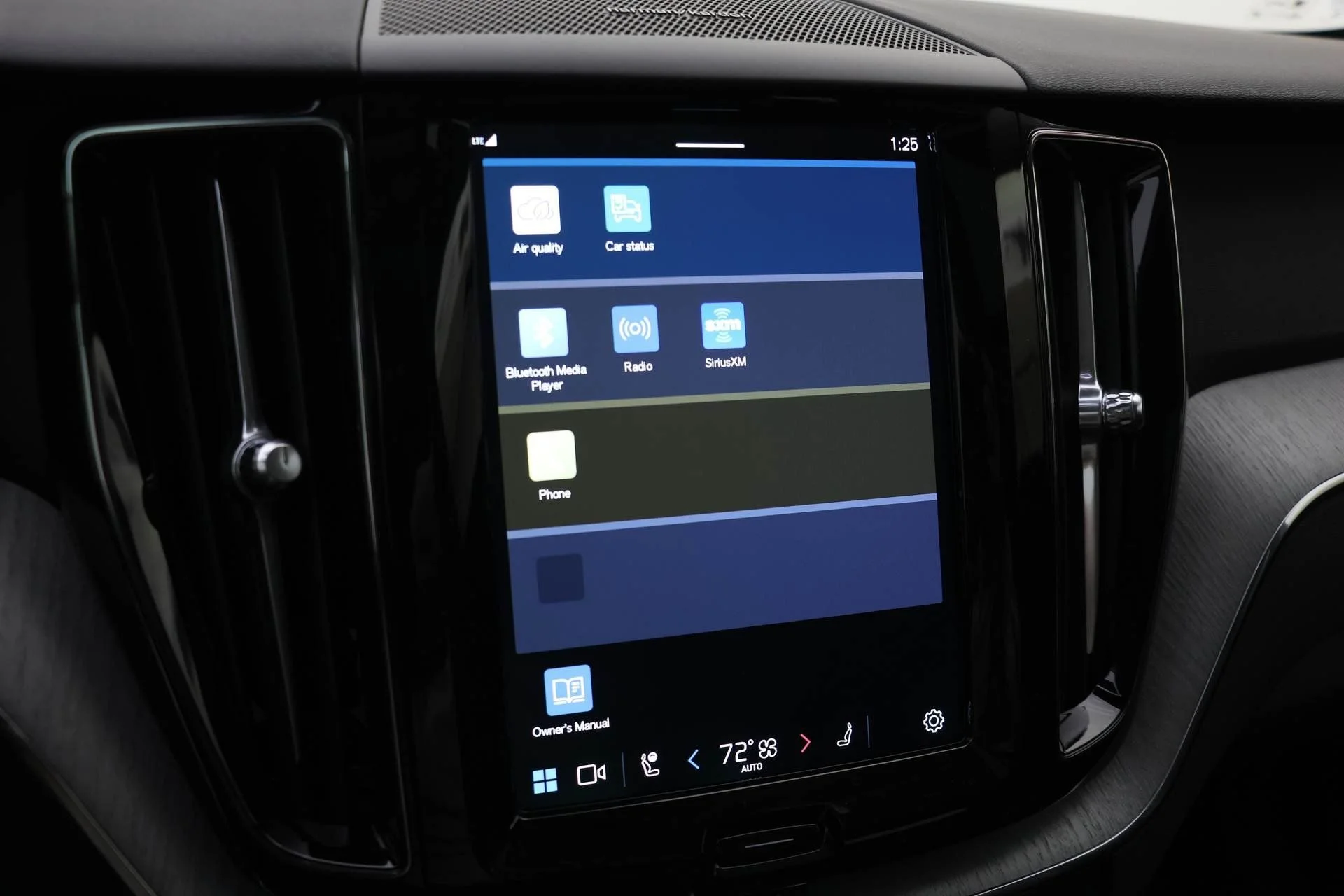 New 2025 White Volvo T8 Plus image 9