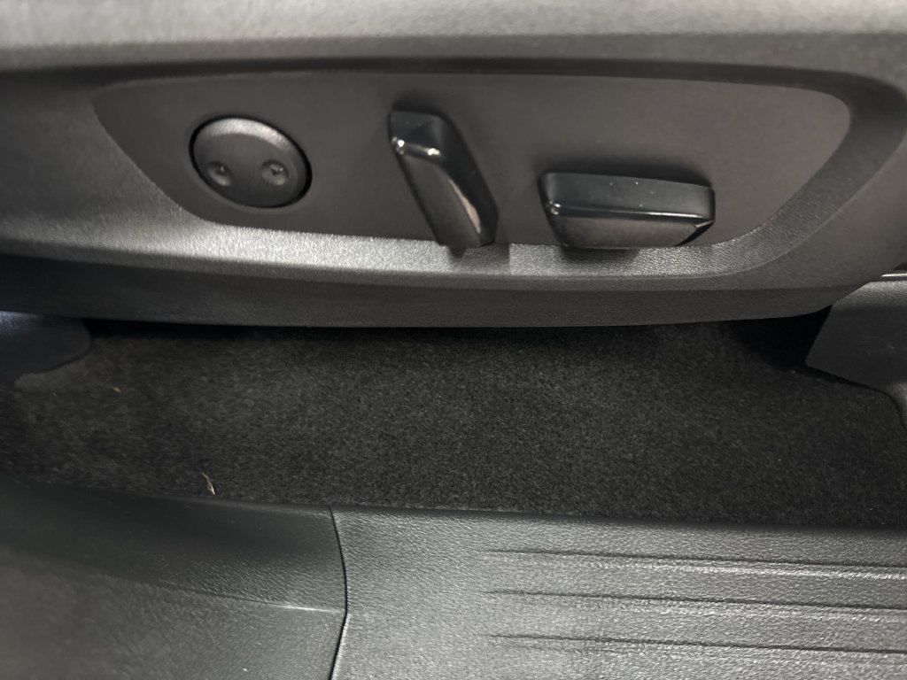 Used 2025 Super Black Nissan SL image 19