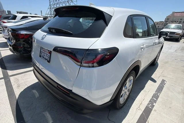Certified Used 2023 Platinum White Pearl Honda LX image 7