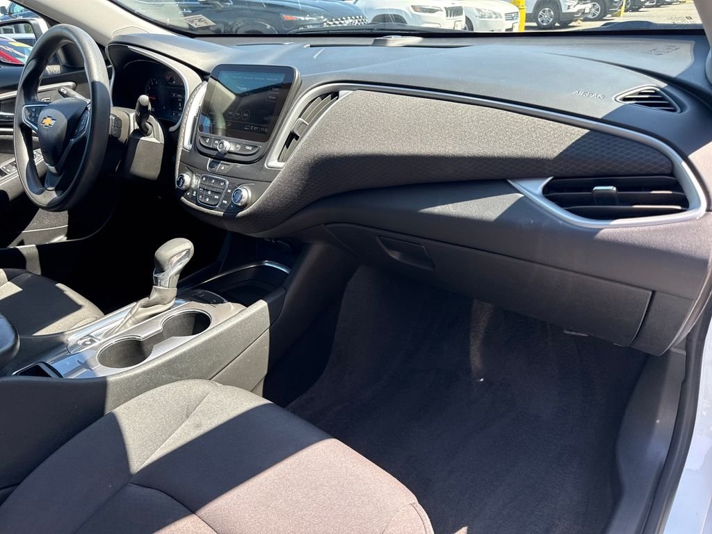 Used 2024 White Chevrolet LT image 23