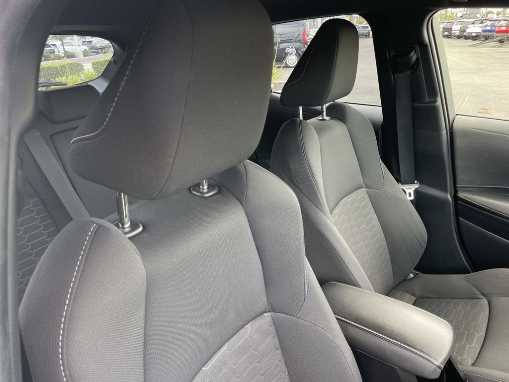 Used 2020 White Toyota SE image 28