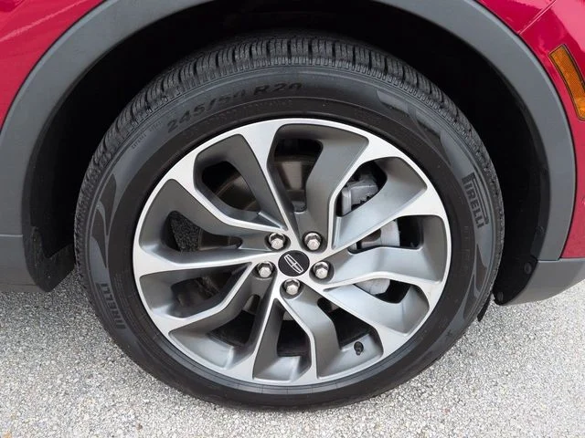Used 2021 Red Lincoln Reserve image 11