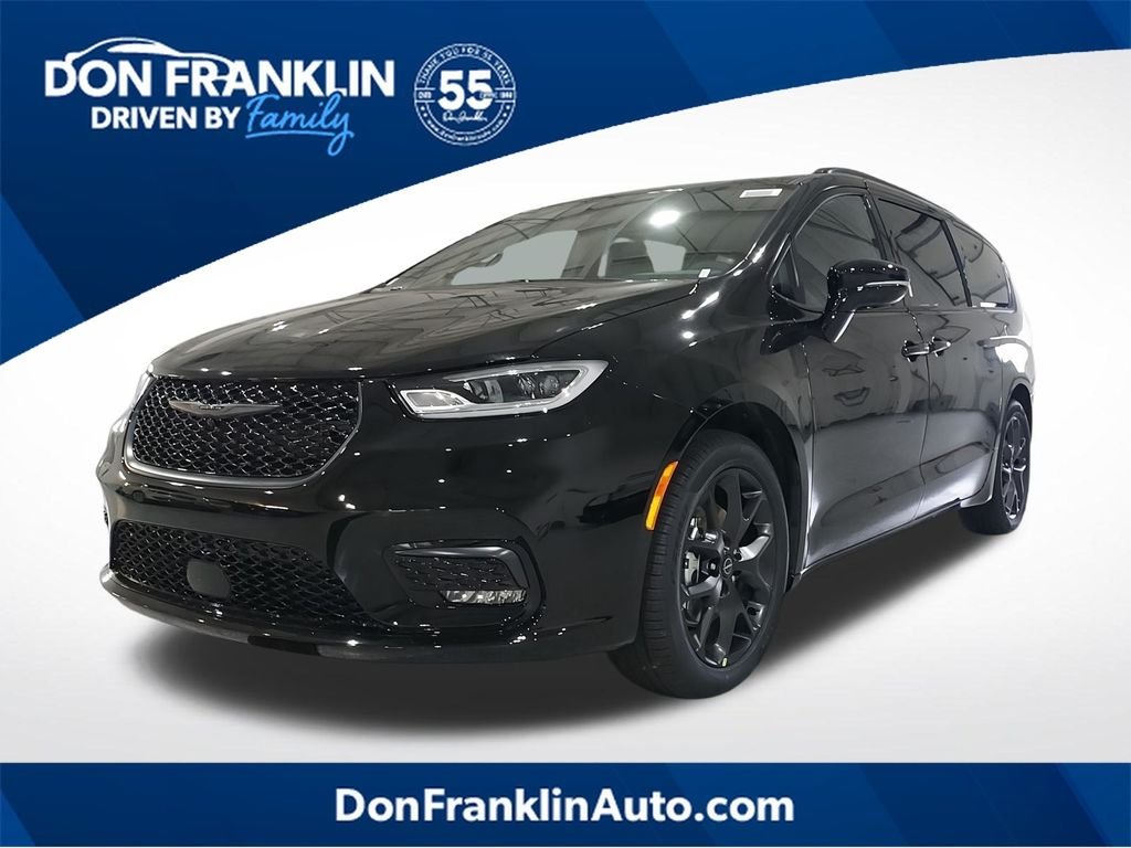 2026 Chrysler Pacifica Limited's photo