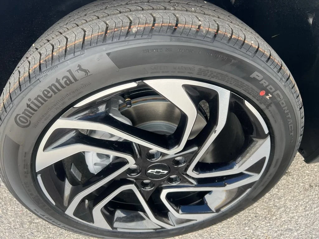 New 2026 Iridescent Pearl Tricoat Chevrolet RS image 32